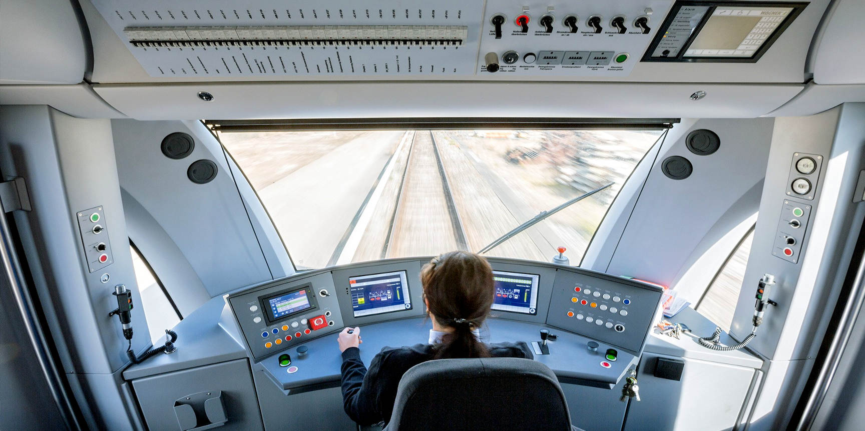 Enlarged view: Cab radios and on-board communication (Picture: Siemens Mobility)
